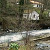 Molín desde la orilla del río